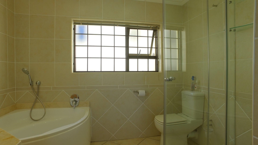 8 Bedroom Property for Sale in Wavecrest Eastern Cape